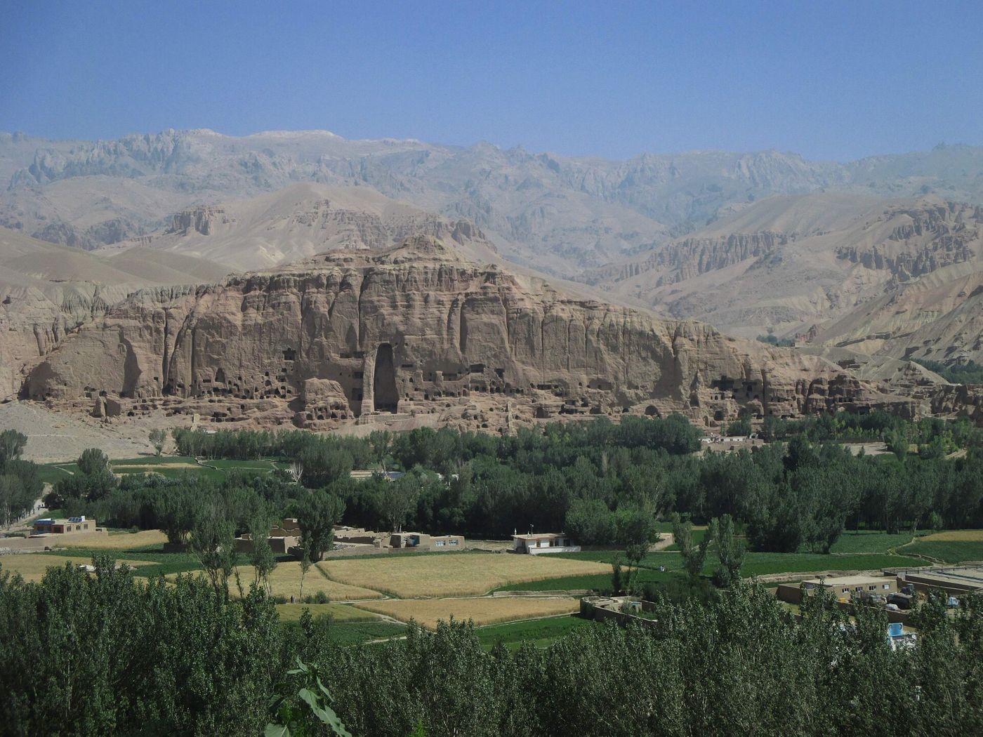Falaise de Bamiyan avec la niche du grand bouddha